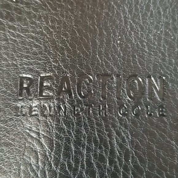 Kenneth Cole Laptop Messenger Bag - Picture 6 of 8